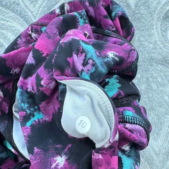 Womens Lululemon Wunder Short - Picture 4 of 4